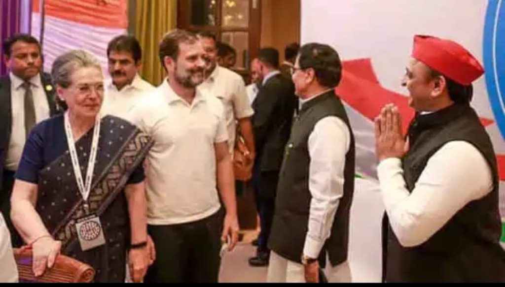 आईएएस अधिकारियों को कांग्रेस ने विपक्षी नेताओं के स्वागत में किया तैनात , सियासी विवाद गहराया