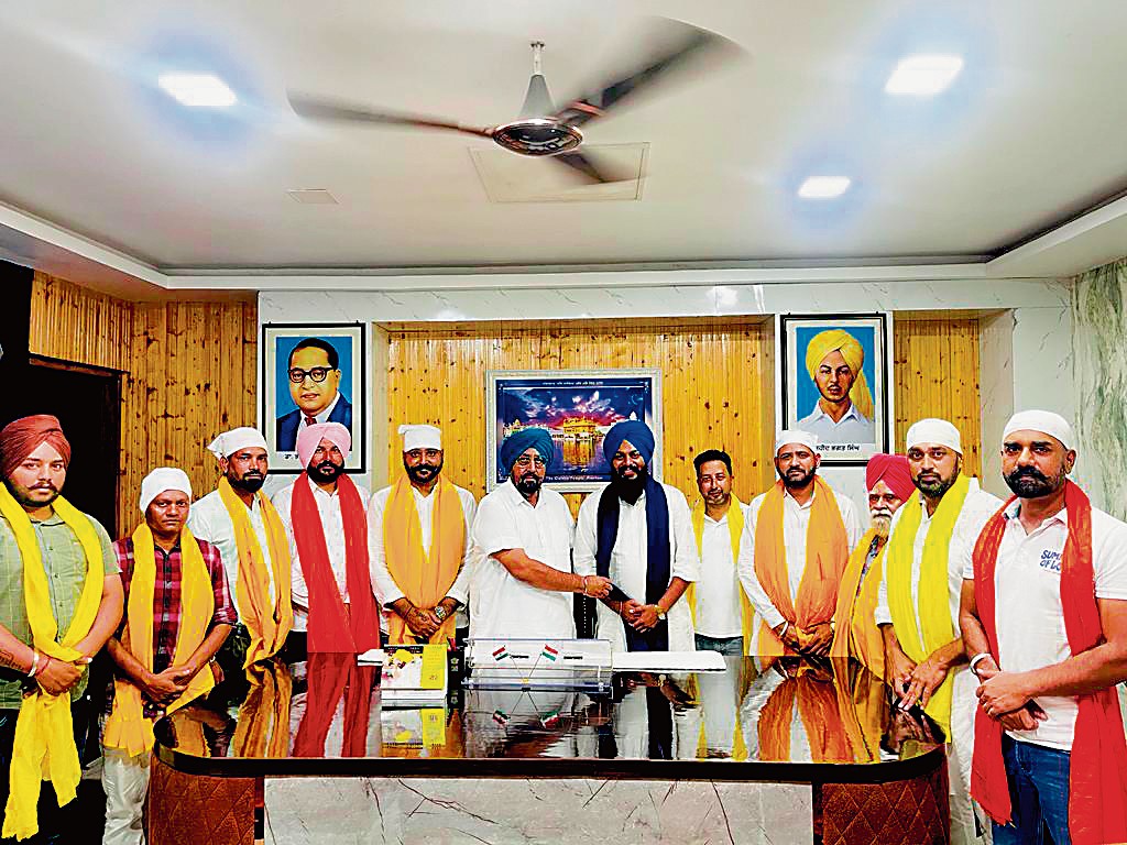 पीरमुछाला क्षेत्र में विधायक कुलजीत सिंह रंधावा ने बाढ़ प्रभावित क्षेत्रों का किया दौरा