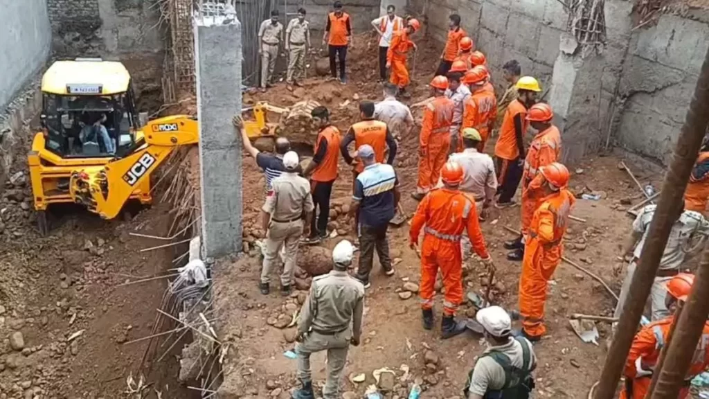 जम्मू कश्मीर के उधमपुर में एक निर्माणाधीन इमारत के जमीन में धंसने से दो मजदूरों की मृत्यु, 6 घायल