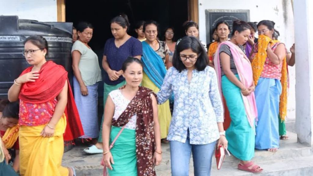 डीसीडब्ल्यू की अध्यक्ष स्वाति मालीवाल ने मणिपुर में यौन हिंसा पीड़ितों के परिवारों से की मुलाकात