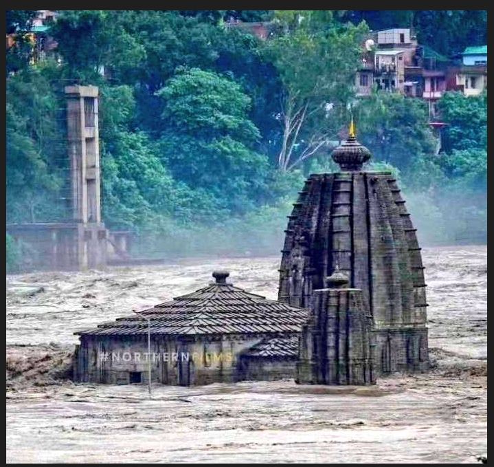लगभग 700 सालों से सैकड़ों बार व्यास के प्रचंड वेग को सहता हुआ सीना ताने खड़ा है पंचवक्त्र महादेव मंदिर