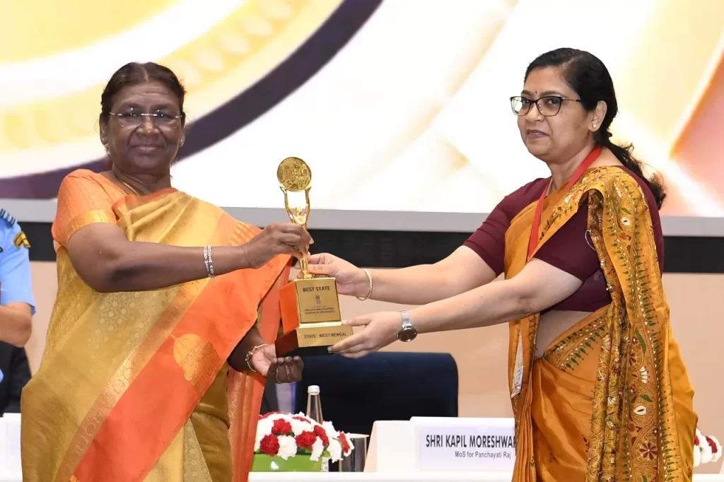 भारत की राष्ट्रपति ने भूमि रिकॉर्ड आधुनिकीकरण में उत्कृष्ट प्रदर्शन के लिए भूमि सम्मान 2023 प्रदान किये