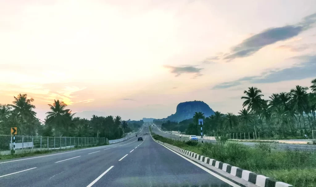 एनएचएआई ने बेंगलुरु-मैसूर एक्सेस नियंत्रित राजमार्ग का सुरक्षा किया निरीक्षण