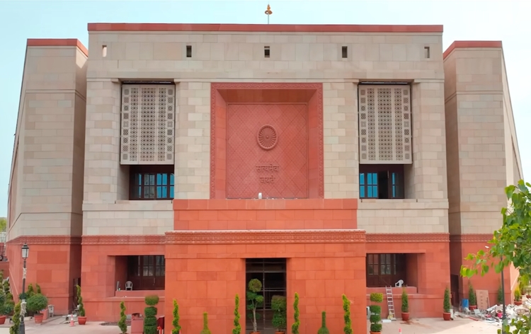 संसद की स्थायी समिति ने समान नागरिक संहिता पर हुई बैठक में संबंधित पक्षों से राय मांगी है