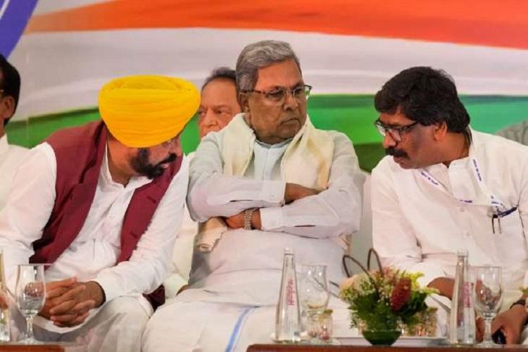 कर्नाटक उच्च न्यायलय ने कल कर्नाटक के मुख्यमंत्री सिद्धारमैया को एक नोटिस किया जारी