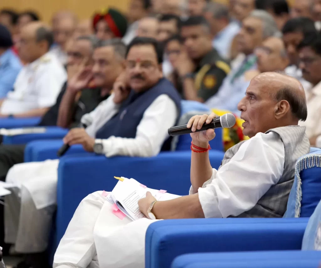 दिनभर चले रक्षा मंत्रालय के ‘चिंतन शिविर’ के दौरान राजनाथ सिंह ने व्यापक चर्चा की