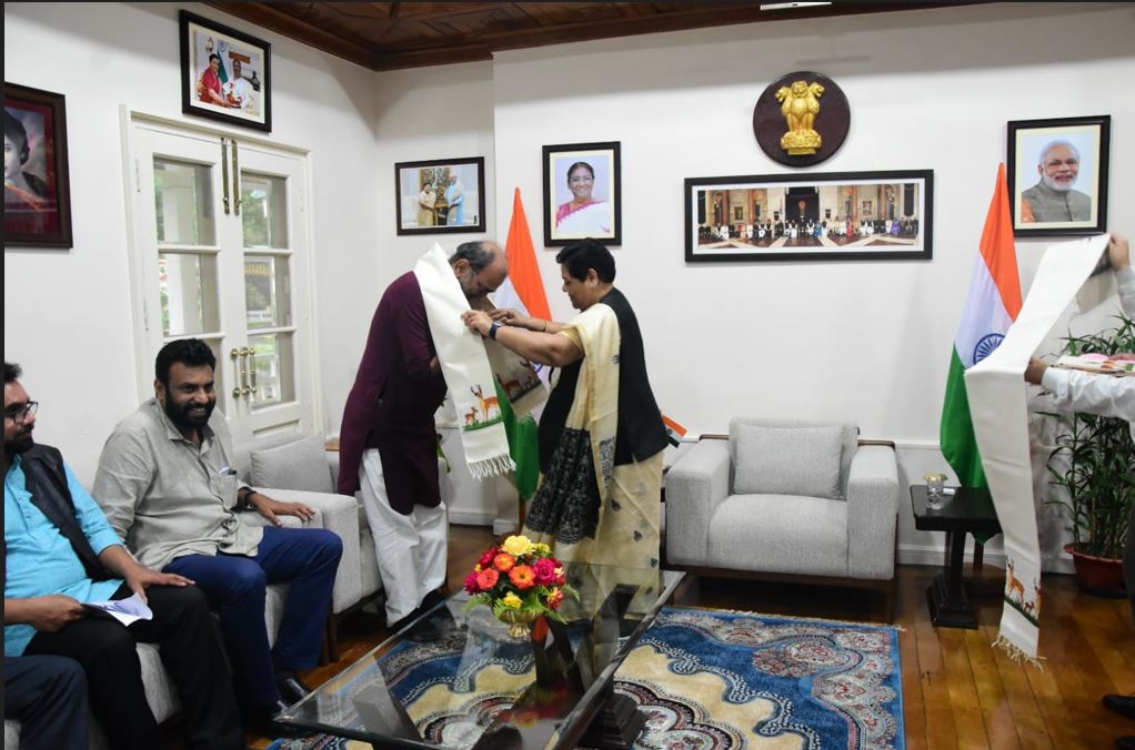 राज्यपाल अनुसुईया उइके से इंफाल राजभवन में पांच कम्युनिस्ट सांसदों ने की मुलाकात