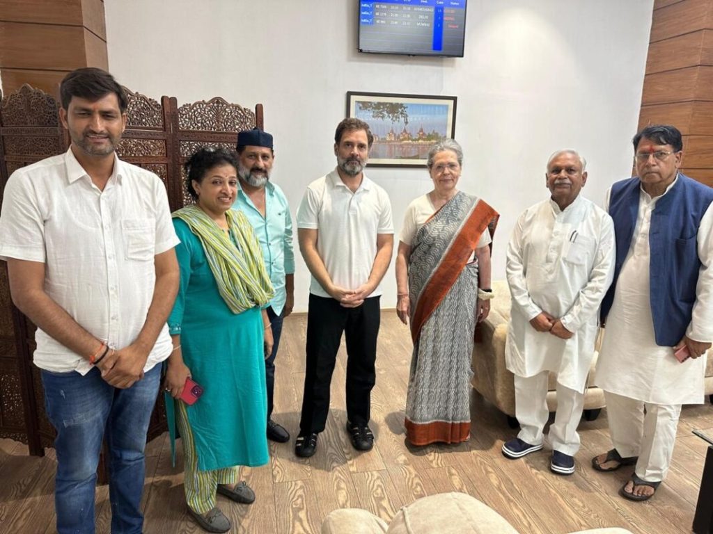 सोनिया गांधी और राहुल गांधी के विमान की हुई भोपाल एयरपोर्ट पर आपातकालीन लैंडिंग…