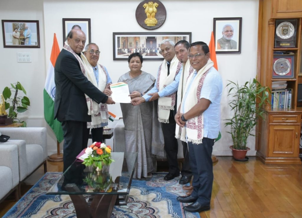 राज्यपाल मणिपुर अनुसुईया उइके से नेशनल पीपुल्स पार्टी के राष्ट्रीय उपाध्यक्ष ने पार्टी सदस्यों के साथ की मुलाकात