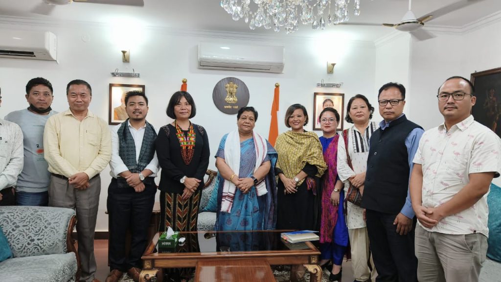 राज्यपाल अनुसुईया उइके से मणिपुर ट्रायबल फोरम नई दिल्ली के कन्वेनर वुमकसुआन नौलक के प्रतिनिधि मंडल ने की मुलाकात