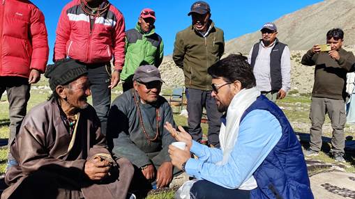 सीमा पर मोबाइल कनेक्टिविटी सुदृढ़ करने हेतु तेज़ी से कार्य हो रहे: अनुराग ठाकुर
