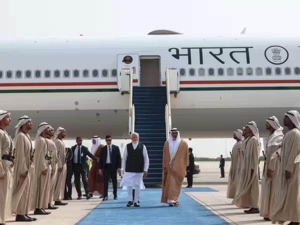 एक दिवसीय यात्रा पर संयुक्त अरब अमीरात पहुंचे पीएम मोदी