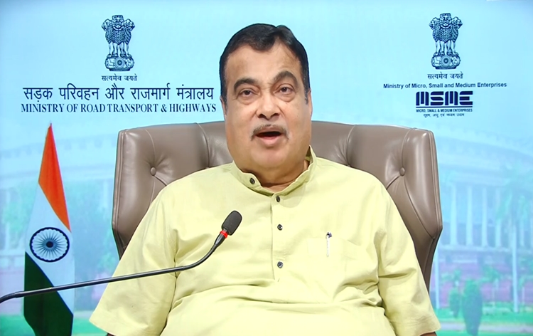 केन्द्रीय मंत्री नितिन गडकरी ने कहा- सड़क दुर्घटनाएं रोकने के लिए सरकार राजमार्गों पर बाहुबल्ली मवेशी बाड़ लगाने की योजना बना रही है