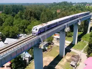 अब दिल्ली से बैठाकर सीधा श्रीनगर उतारेगी ट्रेन, ऊधमपुर-श्रीनगर-बारामूला रेल लिंक का काम जोरों पर