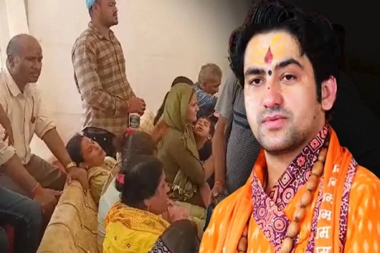 धीरेंद्र शास्त्री के दरबार में भारी भीड़ के कारण मची अफरा-तफरी, बेहोश होकर गिरे श्रद्धालु