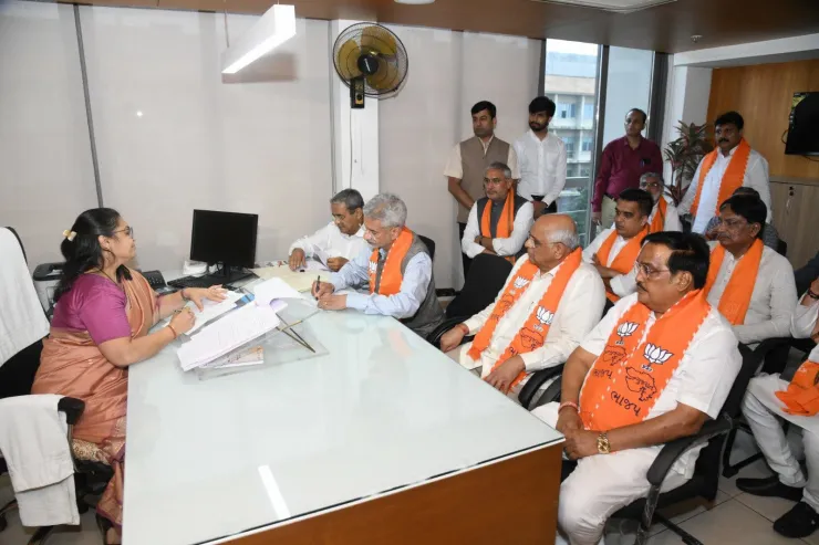 विदेश मंत्री एस जयशंकर ने दाखिल किया नामांकन, गुजरात के गांधीनगर से होंगे राज्यसभा उम्मीदवार