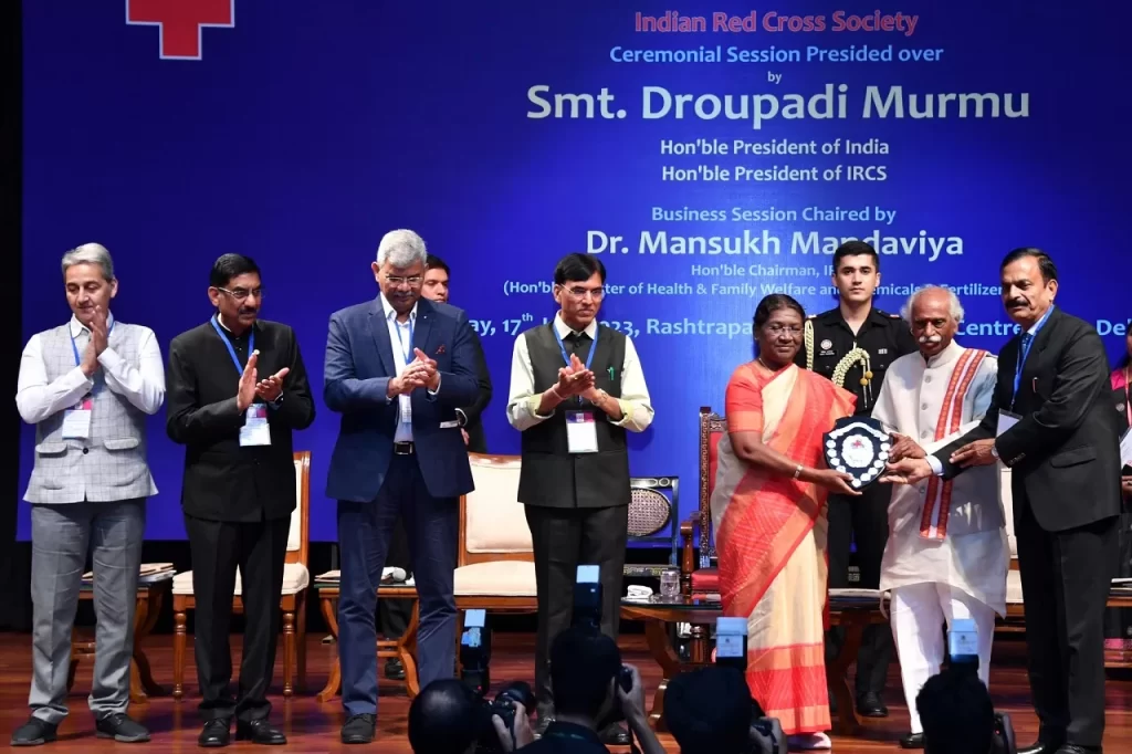 राष्ट्रपति ने इंडियन रेड क्रॉस सोसाइटी की वार्षिक बैठक के औपचारिक सत्र की, की अध्यक्षता