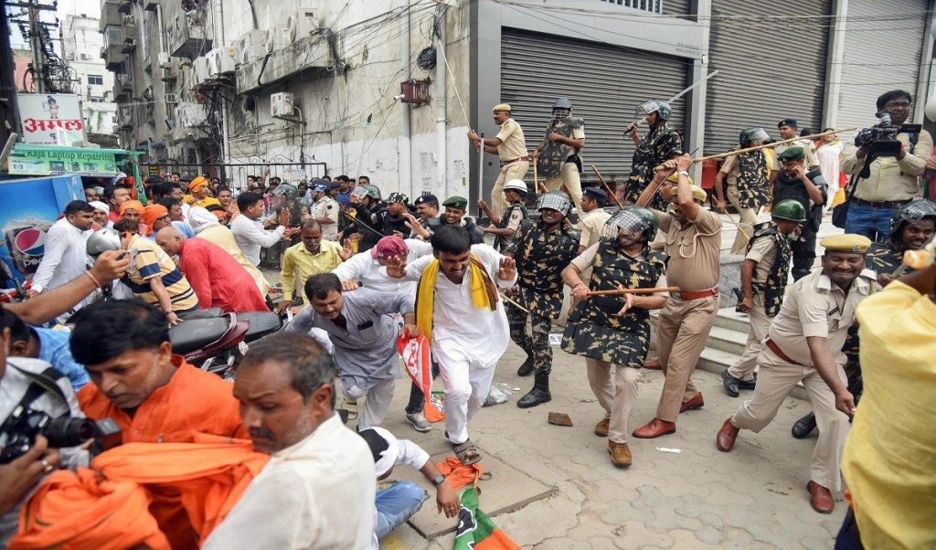 अथ श्री लाठी चार्ज कथा