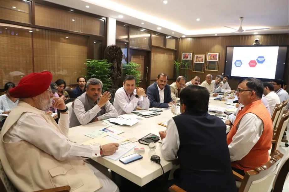सिविल सेवा प्रशिक्षण संस्थानों के लिए राष्ट्रीय मानक प्राप्त करने के लिए संस्थानों के उन्नयन और सुदृढ़ीकरण पर ध्यान दें : हरदीप सिंह पुरी