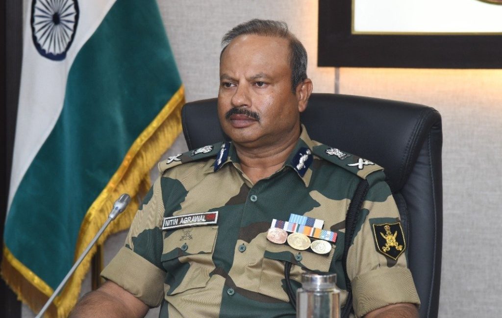 सीमा सुरक्षा बल के महानिदेशक नितिन अग्रवाल ने जम्मू के साम्बा जिले में अन्तरराष्ट्रीय सीमा का किया निरीक्षण