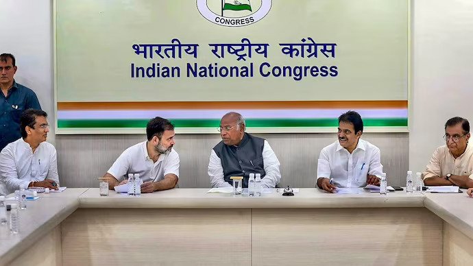 कांग्रेस अध्यक्ष मल्लिकार्जुन खड़गे ने किया कांग्रेस वर्किंग कमेटी का गठन, सचिन पायलट-शशि थरूर को मिला स्थान