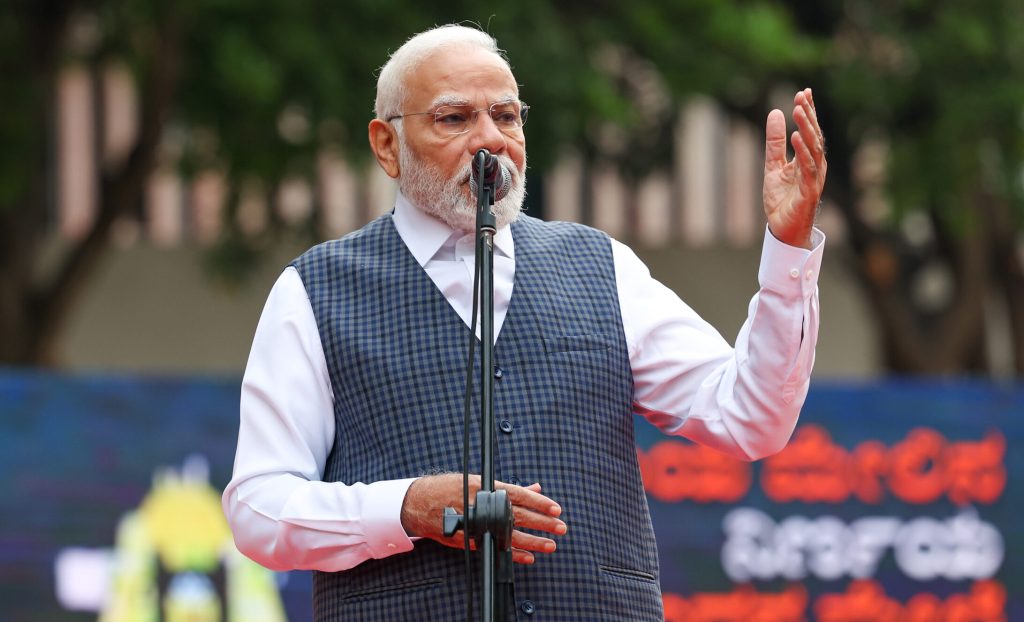 दक्षिण अफ्रीका और ग्रीस की सफल यात्रा के बाद बेंगलुरु पहुंचने पर प्रधानमंत्री नरेन्द्र मोदी का किया गया भव्य स्वागत