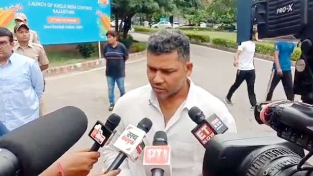 ‘चांद पर पहुंचे यात्रियों’ को सलाम … गहलोत के इस मंत्री का बयान सुनकर छूट जाएगी हंसी, यहां देखें वीडियो