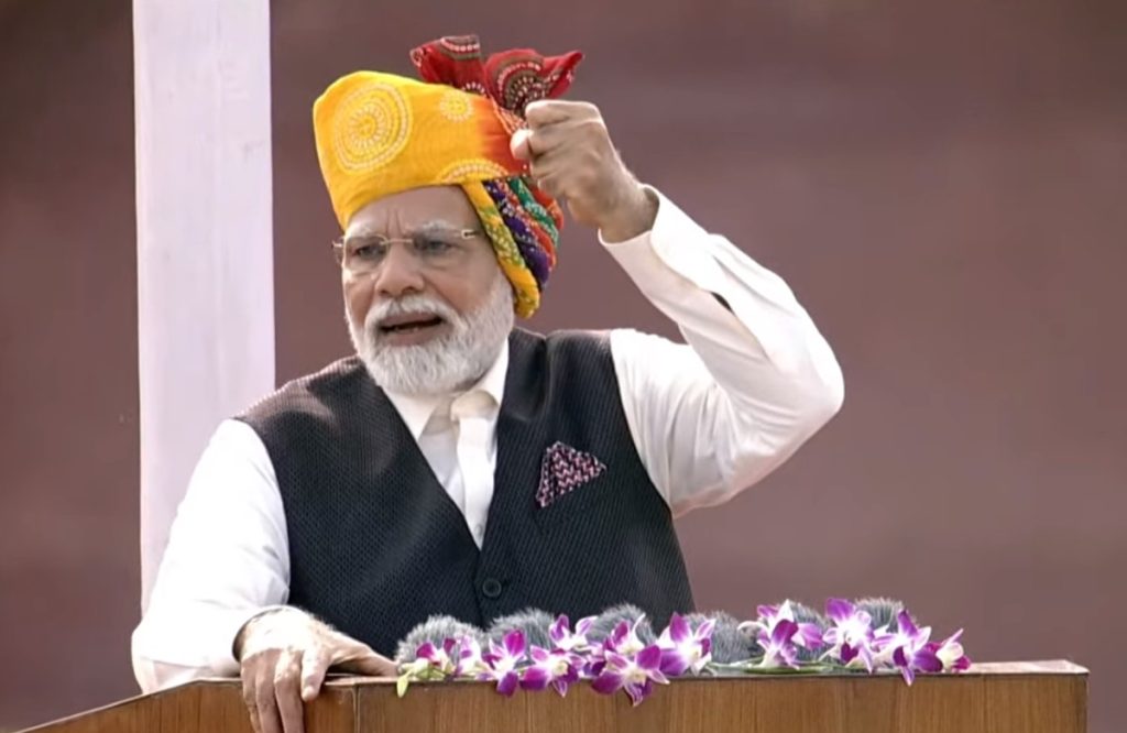 स्वतंत्रता दिवस 2023: प्रधानमंत्री नरेंद्र मोदी ने लाल किले से पढ़ी ये कविता