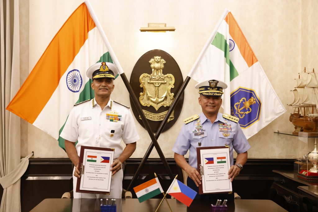 भारतीय नौसेना और फिलीपीन तटरक्षक बल के बीच व्हाइट शिपिंग सूचना के आदान-प्रदान के लिए एसओपी पर किए गए हस्ताक्षर