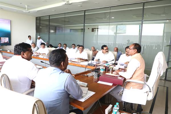 मुख्यमंत्री किसान कल्याण योजना में किसानों को मिलेंगे 6 हजार रूपये ग्राम पंचायत सचिवों को 7वें वेतनमान का लाभ,सीएम शिवराज चौहान की अध्यक्षता में केबिनेट के निर्णय
