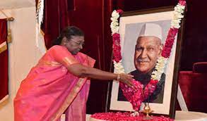 राष्ट्रपति द्रौपदी मुर्मु ने डॉ. शंकर दयाल शर्मा को उनकी जयंती पर श्रद्धांजलि की अर्पित