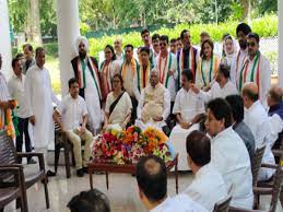 गुलाम नबी की डीपीएपी व आप के कई प्रमुख नेता हुए कांग्रेस में शामिल