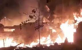 पश्चिम बंगाल के उत्तरी 24 परगना जिले में एक अवैध पटाखा फैक्ट्री में हुए शक्तिशाली विस्फोट में 8 लोग की मृत्यु, पांच अन्य घायल