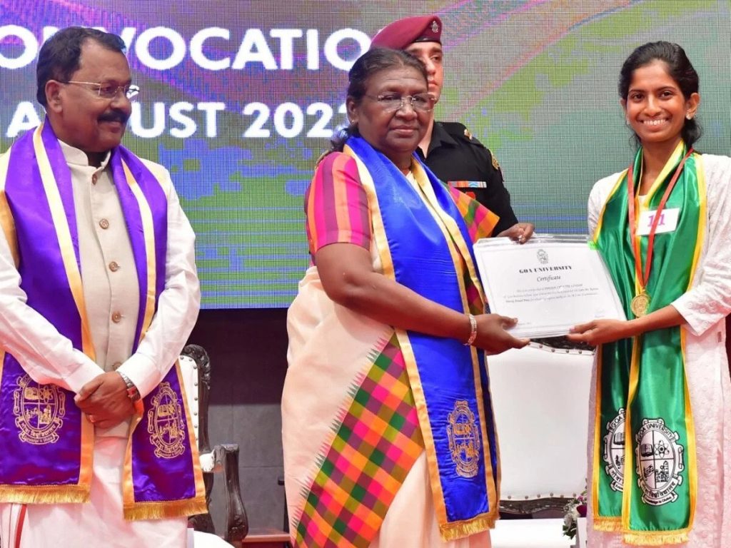 राष्ट्रपति ने गोवा विश्वविद्यालय के 34वें दीक्षांत समारोह में लिया भाग