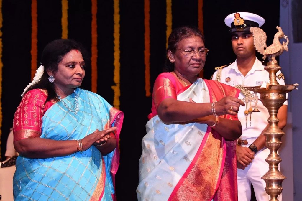 राष्ट्रपति ने ऑरोविले में ‘एस्पायरिंग फॉर सुपर माइंड इन द सिटी ऑफ इंवाल्विंग कॉन्शसनेस’ विषय पर सम्मेलन का किया उद्घाटन