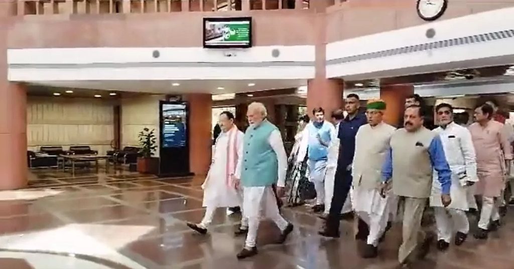 प्रधानमंत्री की अध्यक्षता में संसद परिसर में आज भारतीय जनता पार्टी संसदीय दल की हुई बैठक