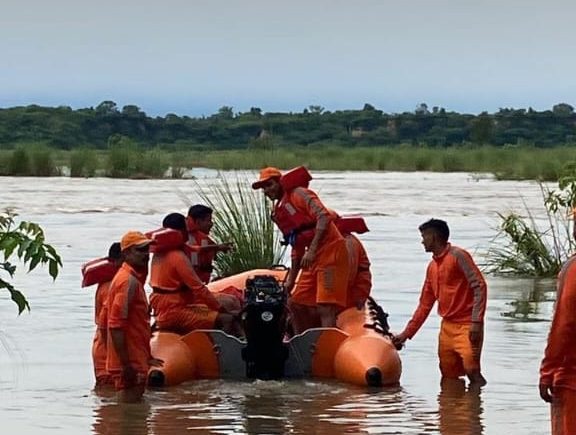 पंजाब के आठ जिलों में बाढ़ से संघर्ष है जारी