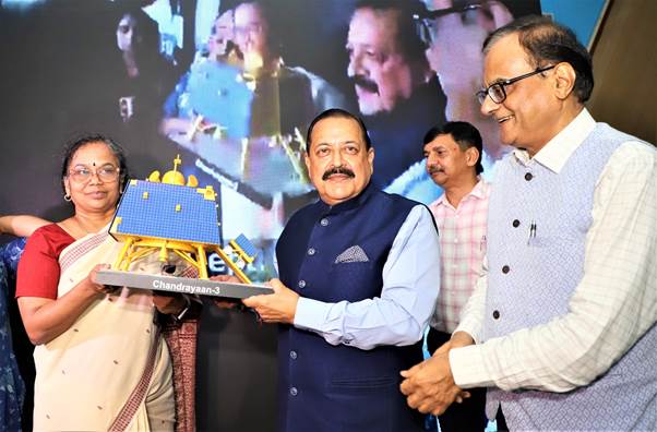 डॉ. जितेंद्र सिंह ने ‘चंद्रमा पर भारत’ के पहुंचने की सराहना की और भविष्य की संबंधित गतिविधियों के बारे में बताया
