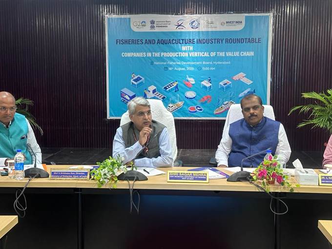 मत्स्यपालन और एक्वाकल्चर उद्योग की गोलमेज बैठक का हैदराबाद में आयोजन : मत्स्यपालन विभाग के संयुक्त सचिव ने बैठक की, की अध्यक्षता