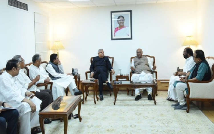 राज्यसभा सभापति जगदीप धनखड़ ने सदन के सुचारू संचालन के लिए की सर्वदलीय बैठक