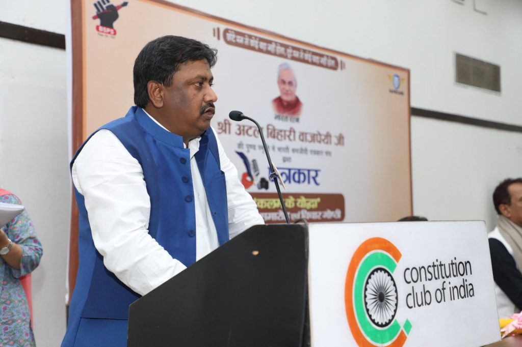 कलम के योद्धा सम्मान समारोह का भव्य आयोजन, वरिष्ठ पत्रकारों को किया गया सम्मानित
