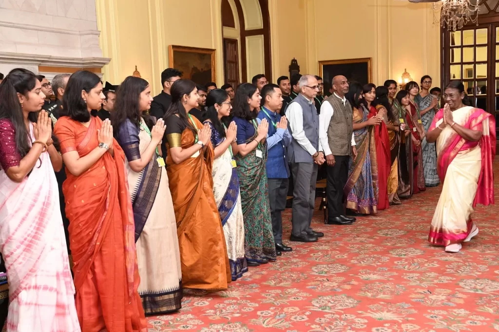 भारतीय राजनयिक बनने के लिए इससे बेहतर समय और नहीं हो सकता- राष्ट्रपति मुर्मु