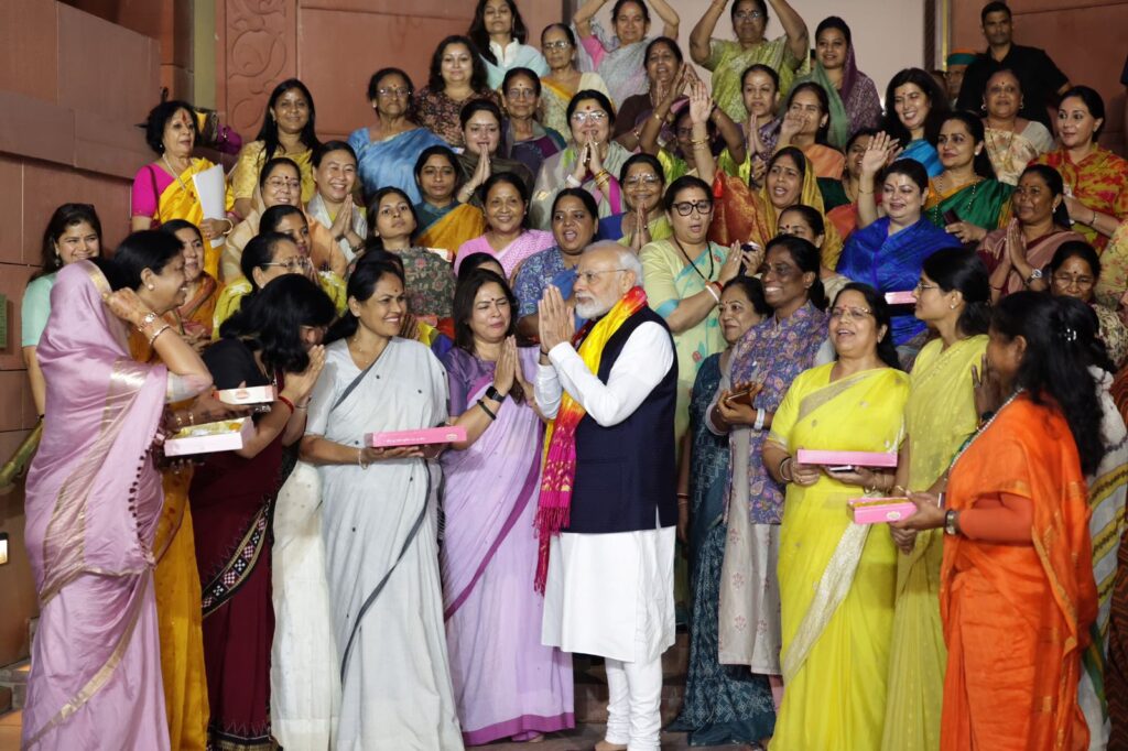 महिला सांसदों ने नारी शक्ति वंदन अधिनियम पारित होने के बाद प्रधानमंत्री से की मुलाकात