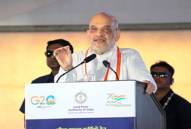 मोदी सरकार ने सीमावर्ती क्षेतों में कनेक्टिविटी की दिक्कतों को दूर कर कल्याणकारी योजनाओं को गाँवों तक पहुंचाया है: अमित शाह