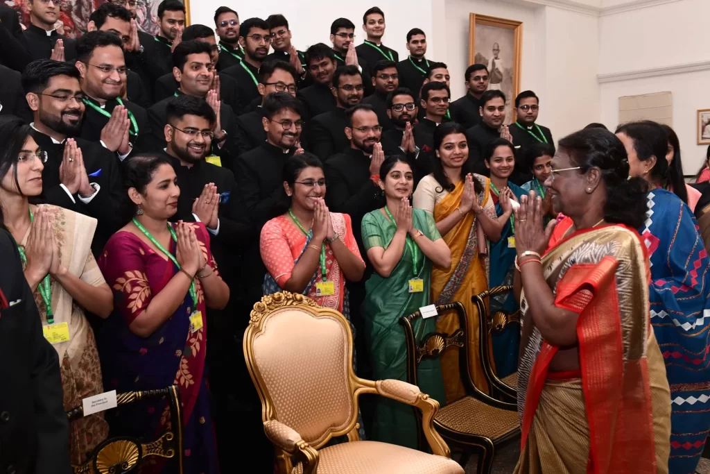 भारत को एक समावेशी और विकसित राष्ट्र बनाना आपका सामूहिक लक्ष्य है: राष्ट्रपति द्रौपदी मुर्मु