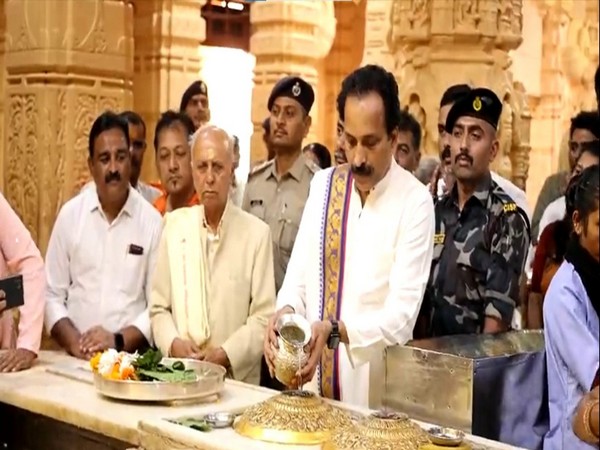 गुजरात के भगवान सोमनाथ के दर्शन करने पहुंचे ISRO चीफ एस सोमनाथ, बोले- इनकी कृपा से हम सफल रहे