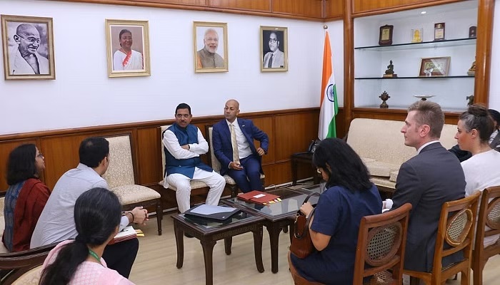 केन्द्रीय मंत्री प्रह्लाद जोशी ने कनाडा के प्रतिनिधिमंडल के साथ दिल्ली में किया विचार-विमर्श