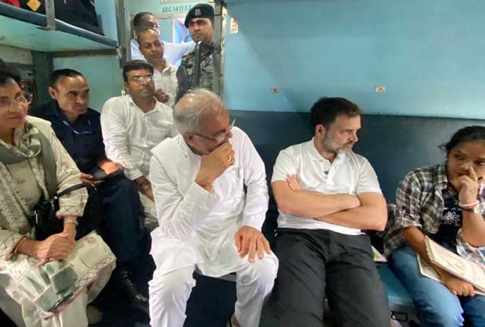 ट्रेन के नॉन-एसी डिब्बे में यात्रा करते नजर राहुल गांधी, यहां देखें वीडियो