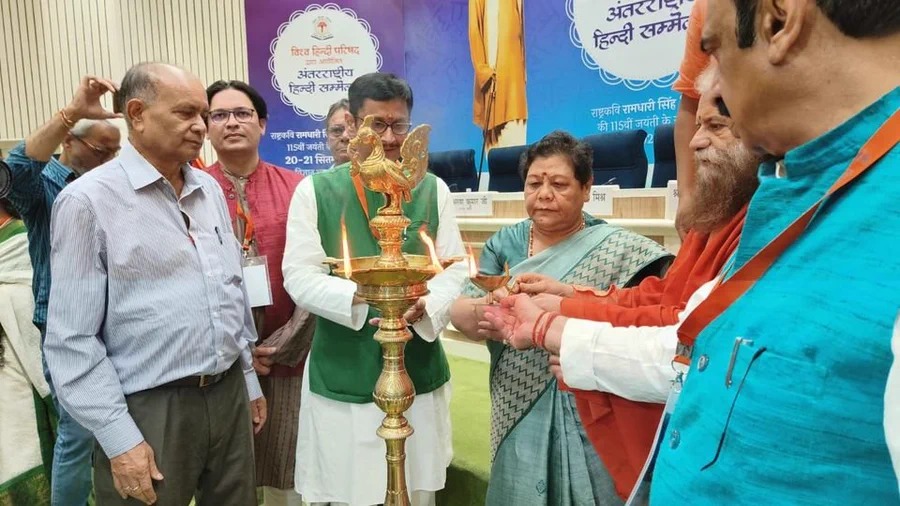 राष्ट्रकवि स्वर्गीय रामधारी सिंह दिनकर की 115वीं जयंती के अवसर पर आयोजित अंतराष्ट्रीय सम्मेलन में राज्यपाल मणिपुर ने लिया हिस्सा