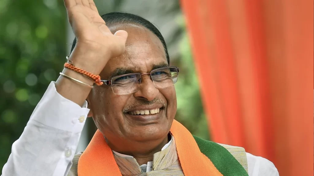 भाजपा फिर बहुमत की तरफ, शिवराज सबसे जनप्रिय नेता